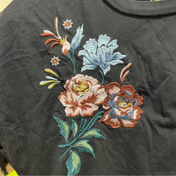 Moussy Black Tee with Floral Embroidery Boxy Sleeve Pleated Back Detail - Picture 6 of 9